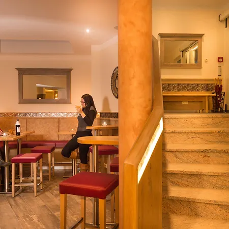 奥攀布莱克酒店 3*